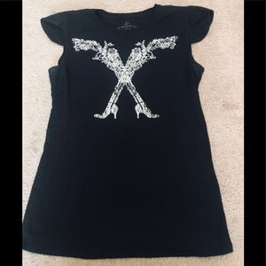 Women’s T Shirt w Ruffled Shoulder